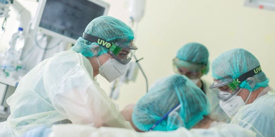 Die Lage in den Spitälern ist angesichts der hohen Corona-Neuinfektionen angespannt.