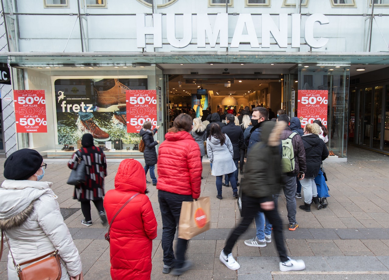Heute.at - So reagiert Schuh-Konzern auf Kritik an Massenansturm