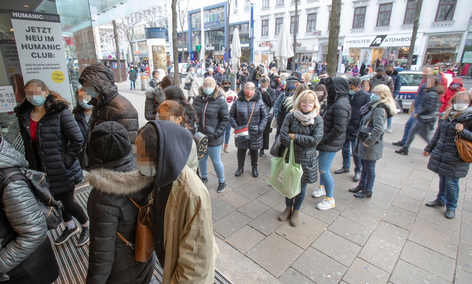 Shopping-Wahnsinn in Wien am Samstag. Zu diesen Bildern sagen die Experten: "Sie zeigen, dass es Maßnahmen braucht."