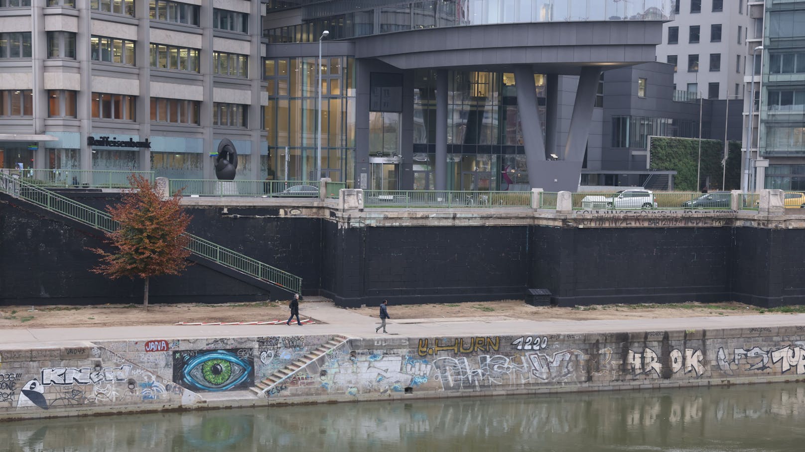 So sah die "Trauerwand" letzte Woche am Wiener Donaukanal aus.