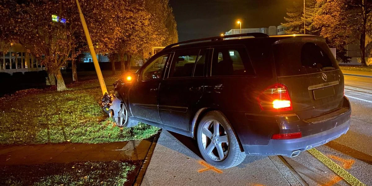 Der Teenager (15) entwendete das Fahrzeug seines Vaters und baute danach alkoholisiert einen Unfall.