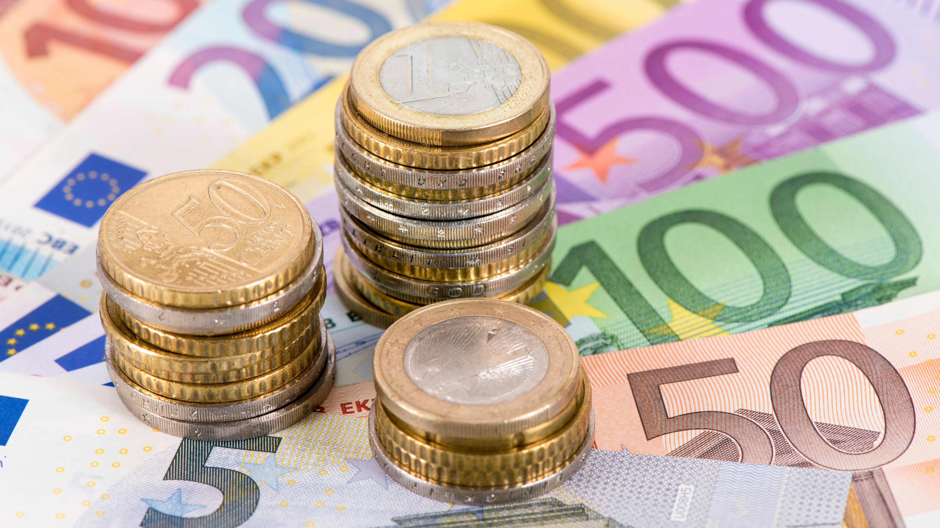 Mit einfachen Tricks lässt sich auch im Alltag viel Geld sparen.