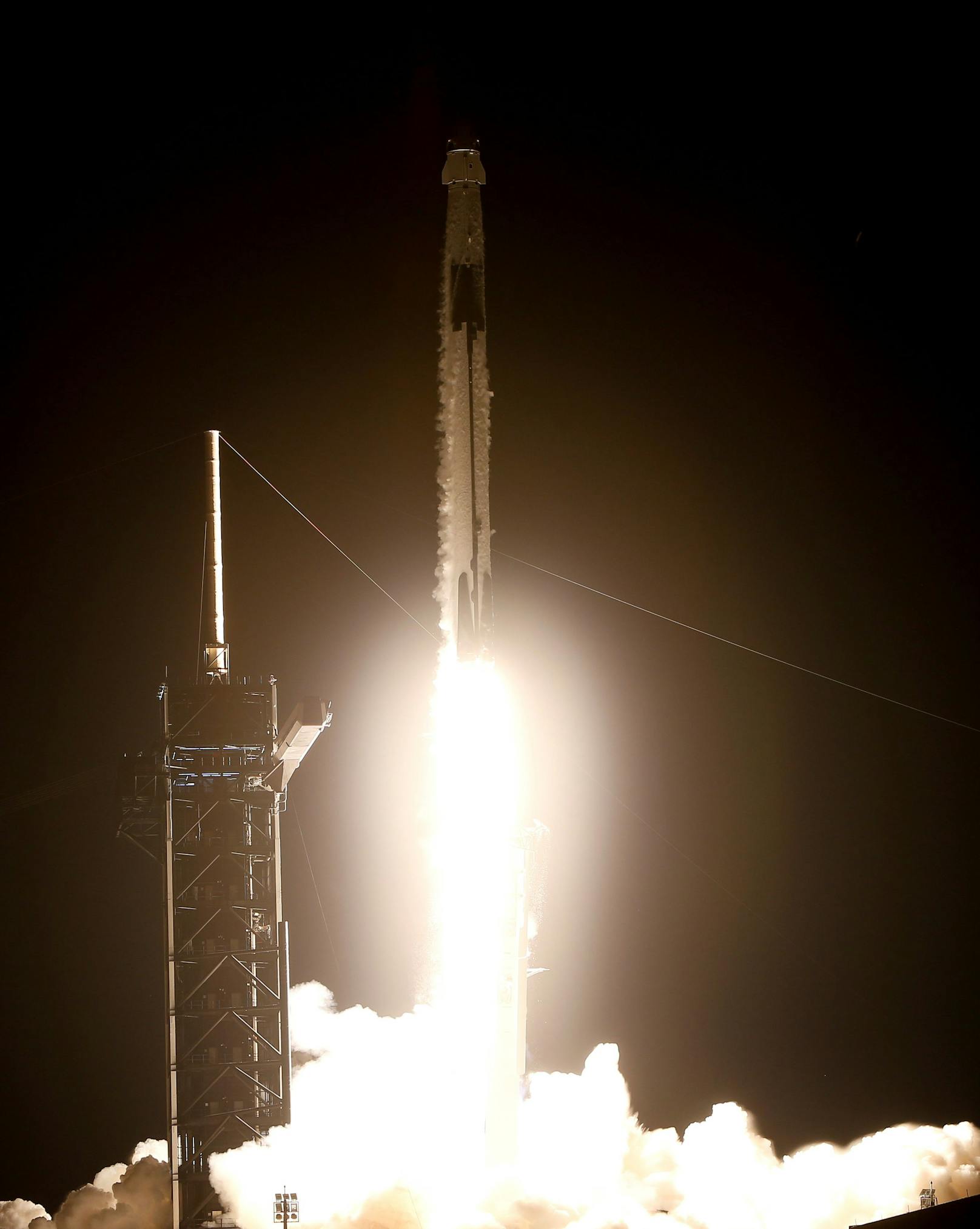 Die "Falcon 9" von SpaceX ist unterwegs Richtung ISS. Am Sonntagabend hob sie vom Kennedy Space Center in Cape Canaveral, Florida, ab.