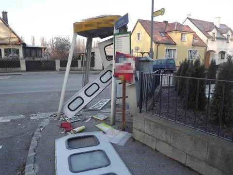 Die zwölf Beschuldigten sprengten u.a. eine Telefonzelle, einen Jagdstand und ein Buswartehäuschen.