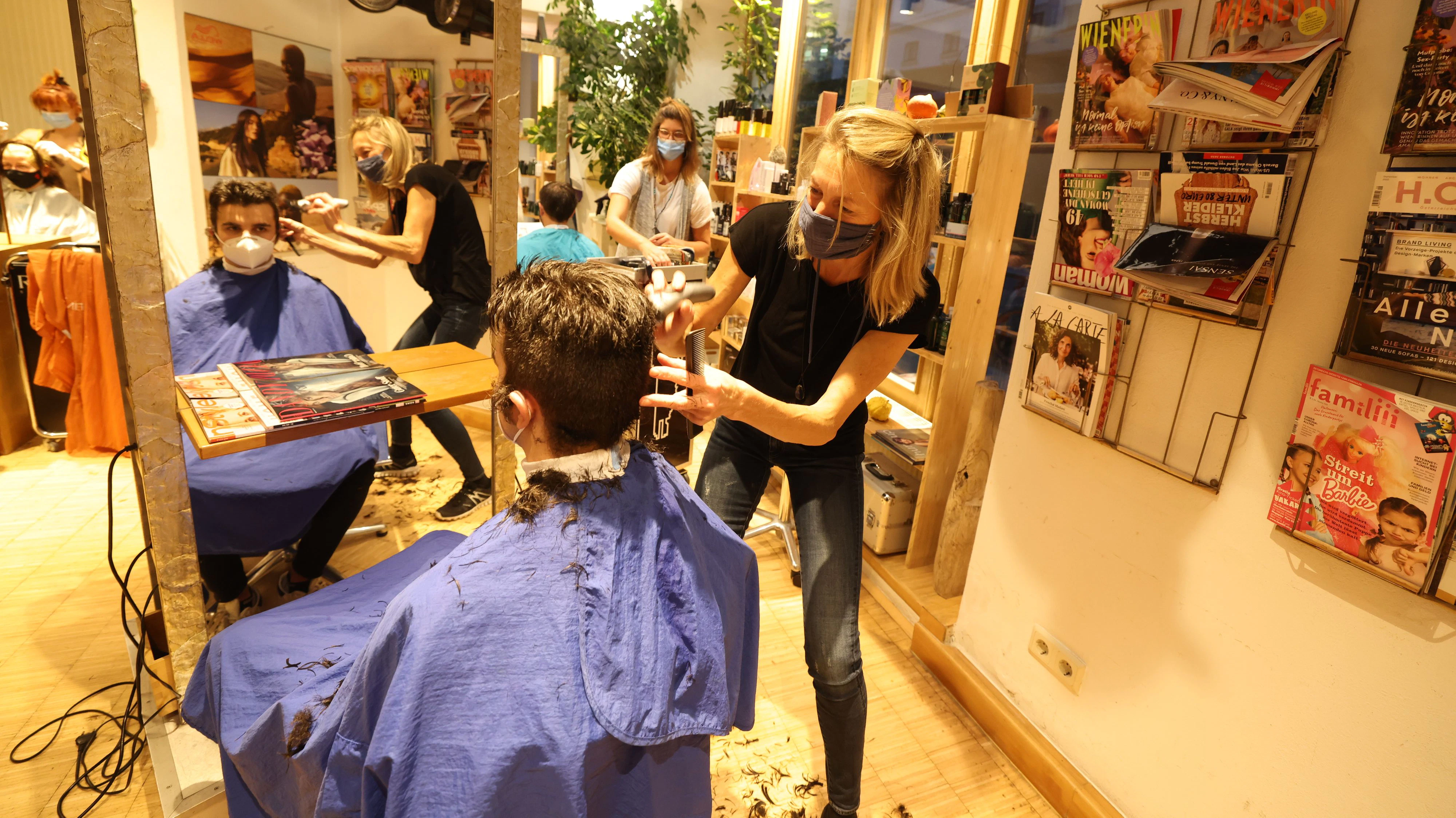 Noch einmal vor dem Lockdown die Haare schneiden.