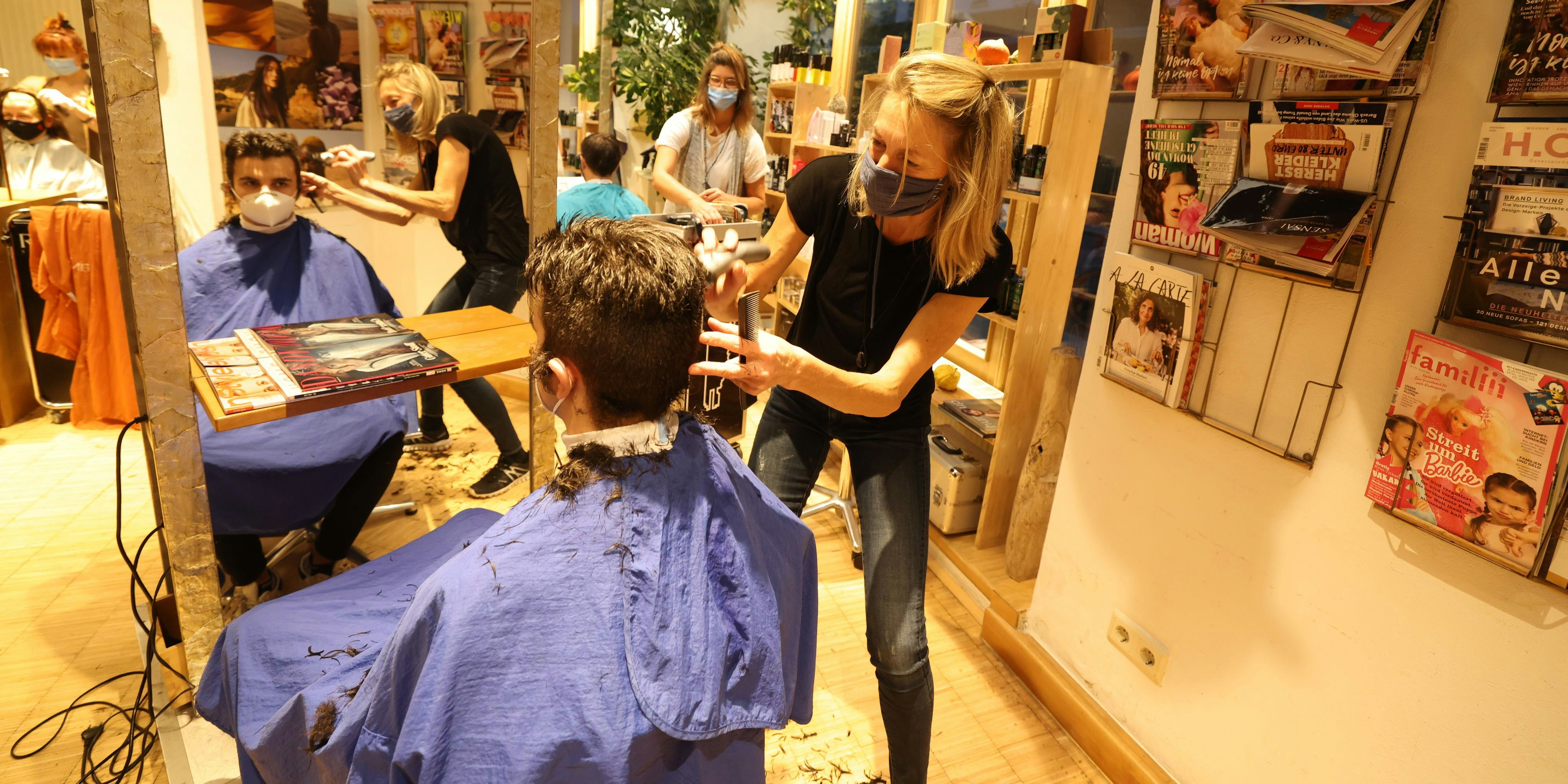 Noch einmal vor dem Lockdown die Haare schneiden.