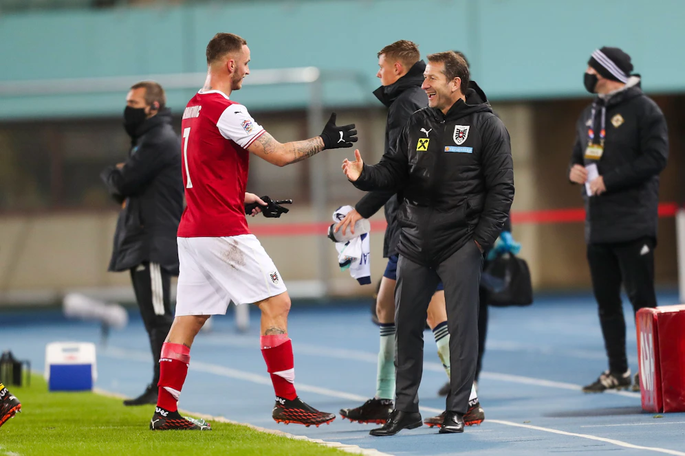 Arnautovic klatscht mit Teamchef Foda ab: 