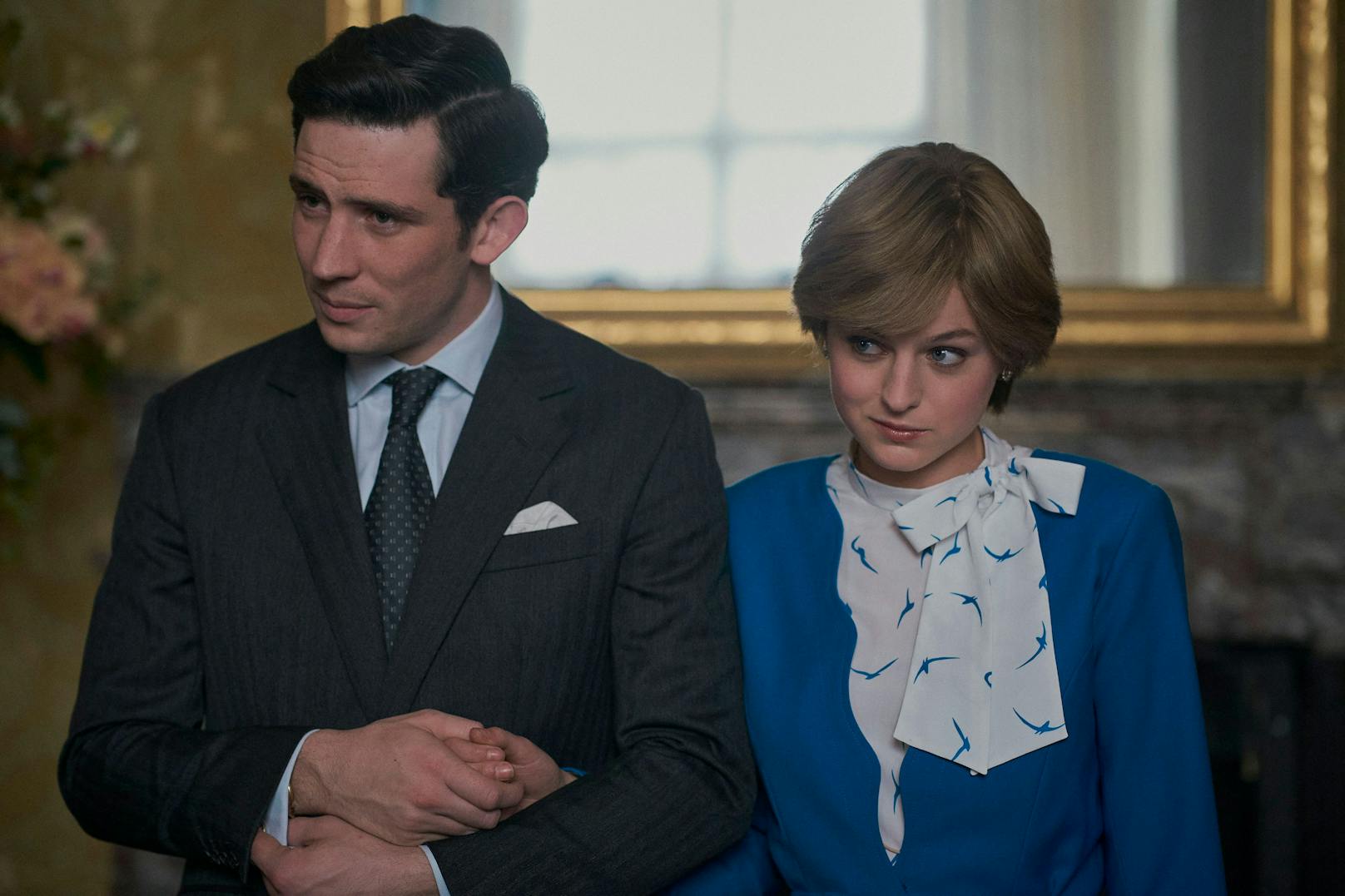 Die Beziehung von Prinz Charles (Josh O'Connor) und Diana (Emma Corrin), wie sie in der vierten "<em>Crown"</em>-Staffel gezeigt wird, stößt bei den Royals auf wenig Begeisterung.<br>