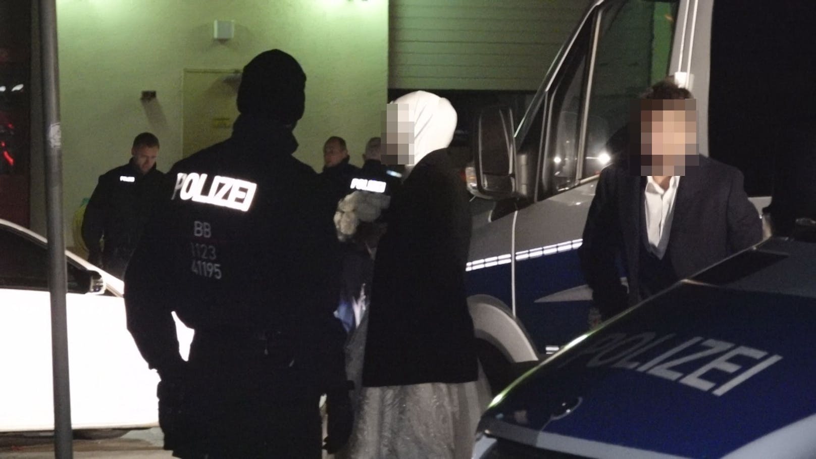 Polizei stoppt Hochzeitskonvoi in Staffelde (Deutschland)