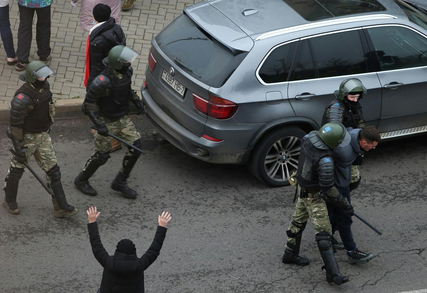 Mit massiver Gewalt sind Sicherheitskräfte in Belarus den Demonstrationen gegen Machthaber Alexander Lukaschenko entgegengetreten.