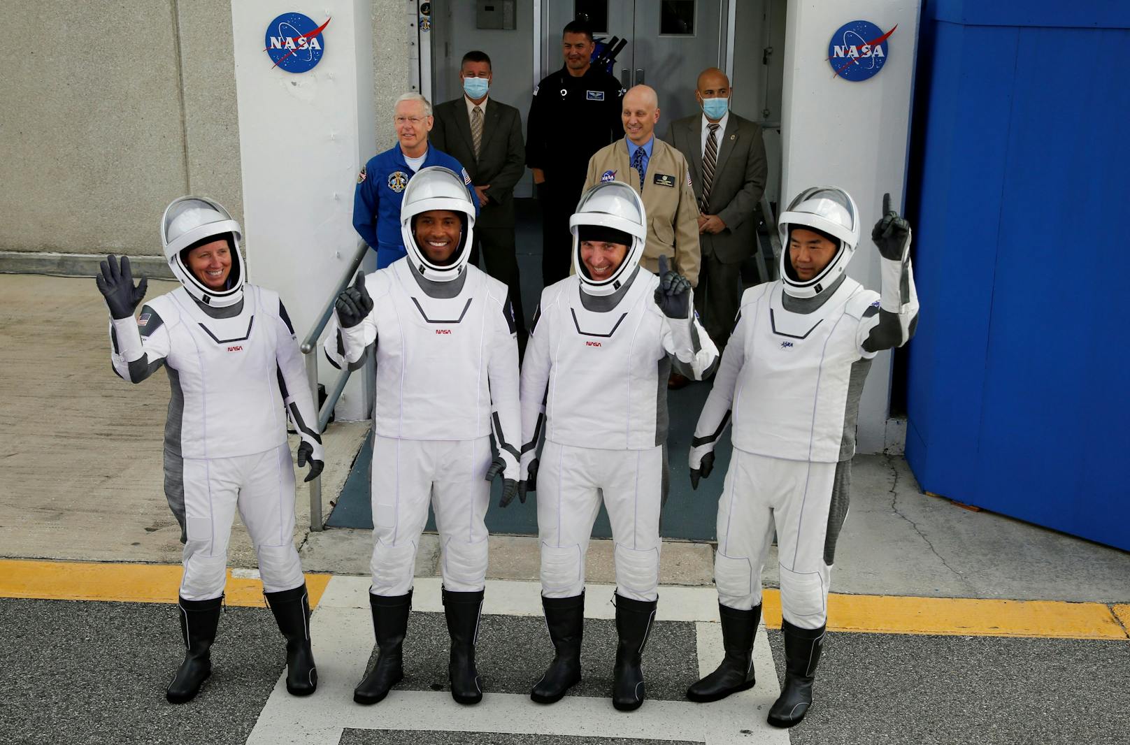 Die vier Astronauten an Bord: Shannon Walker, Victor Glover, Mike Hopkins und Soichi Noguchi (v.l.).