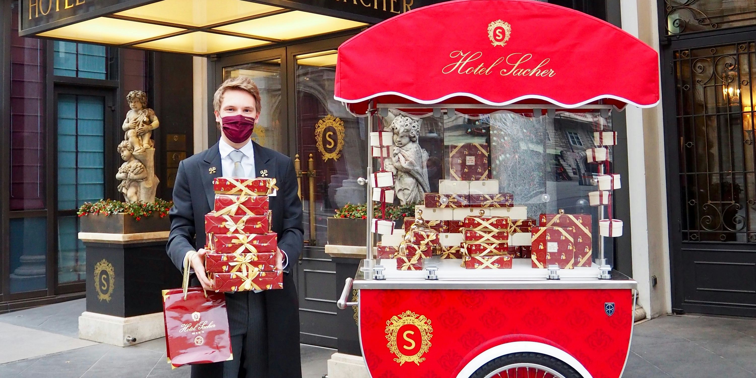 Vor dem Hotel Sacher wurde ein "Drive-in" errichtet.