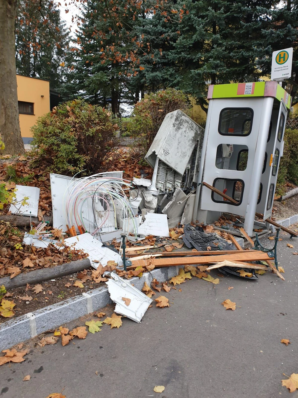Der Lenker flüchtete nach dem Unfall.