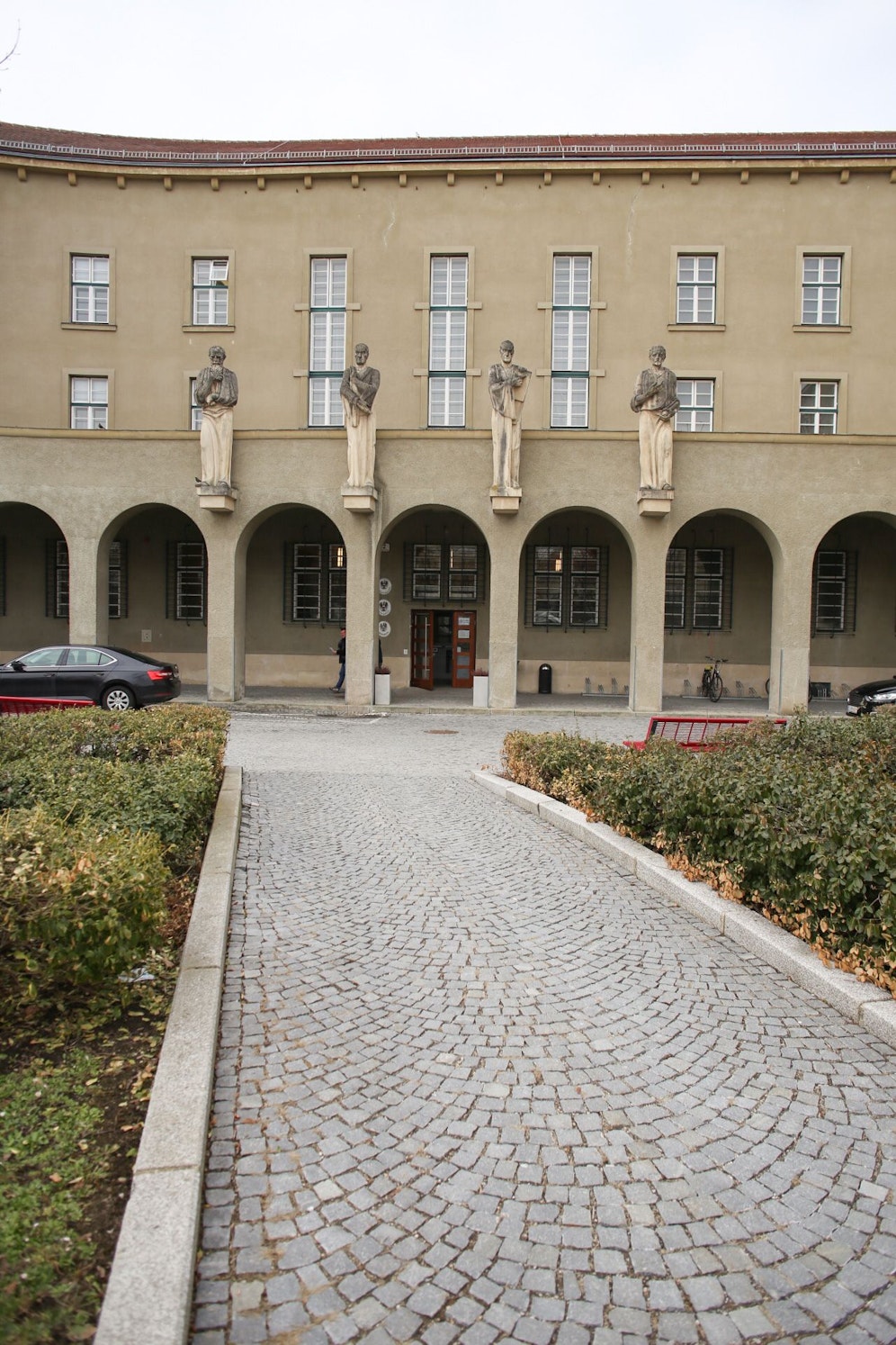 Die Mutter sitzt in Krems in Haft. 