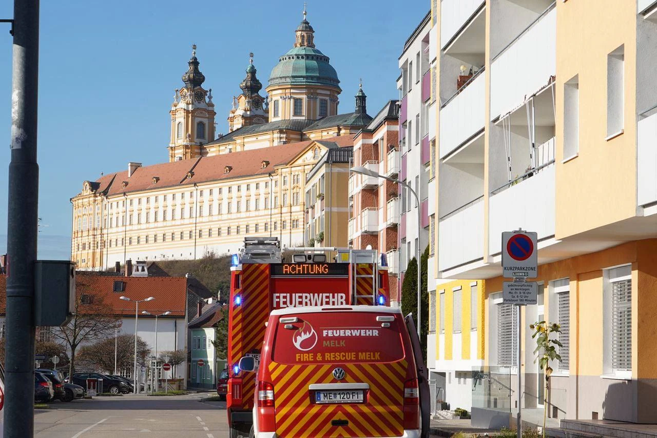 In Melk rückte die Feuerwehr zu einem Einsatz in einer Wohnung aus.