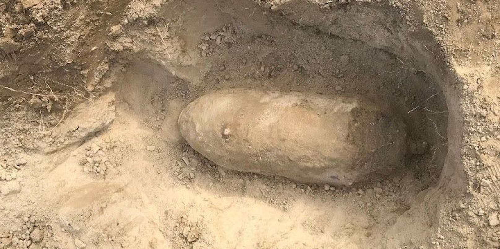Diese 100-Kilo-Fliegerbombe wurde von Arbeitern im Augarten gefunden