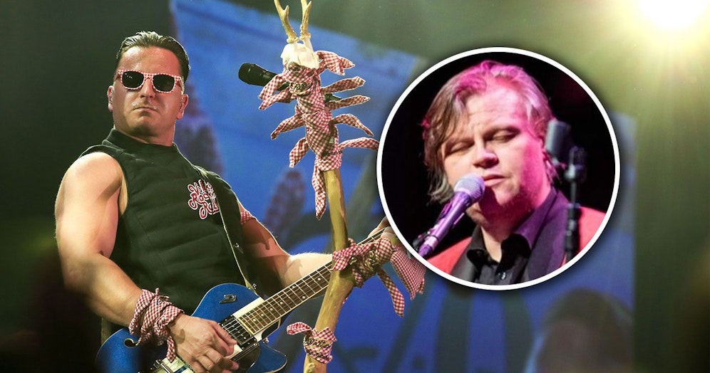 Tome Janković (Insert), ein Star der burgenländisch-kroatischen Musikszene, covert den Volks-Rock'n'Roller.