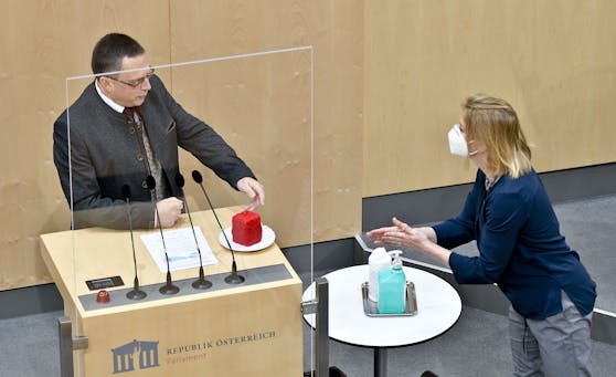 ÖVP-Klubobmann August Wöginger (L) und Neos-Chefin Beate Meinl-Reisinger