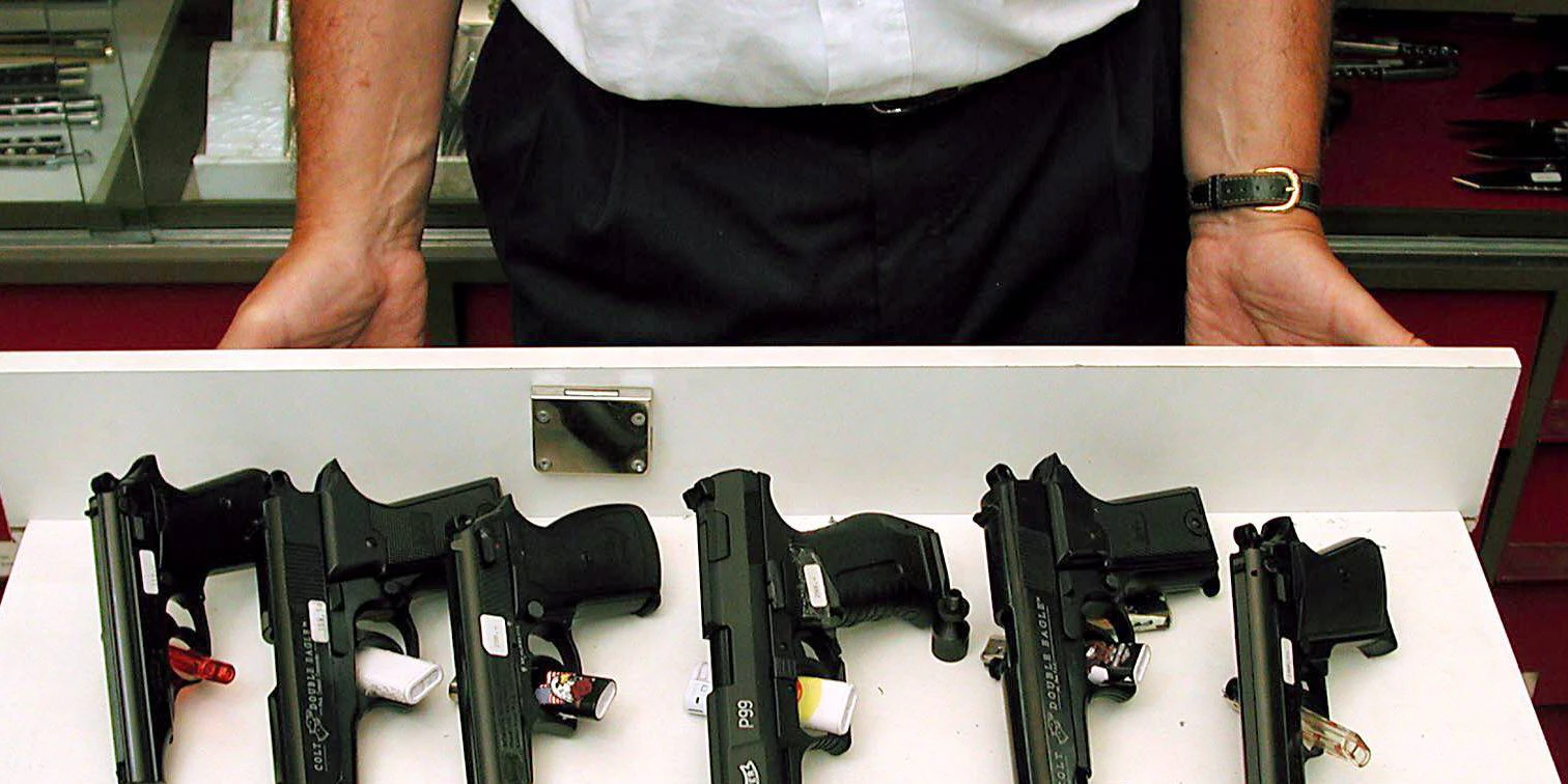 Waffengeschäfte dürfen während des Lockdowns offen haben.