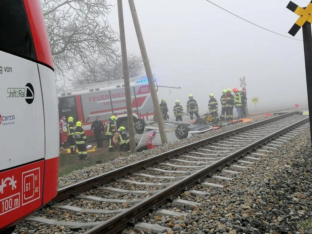 Der Lenker wurde verletzt.