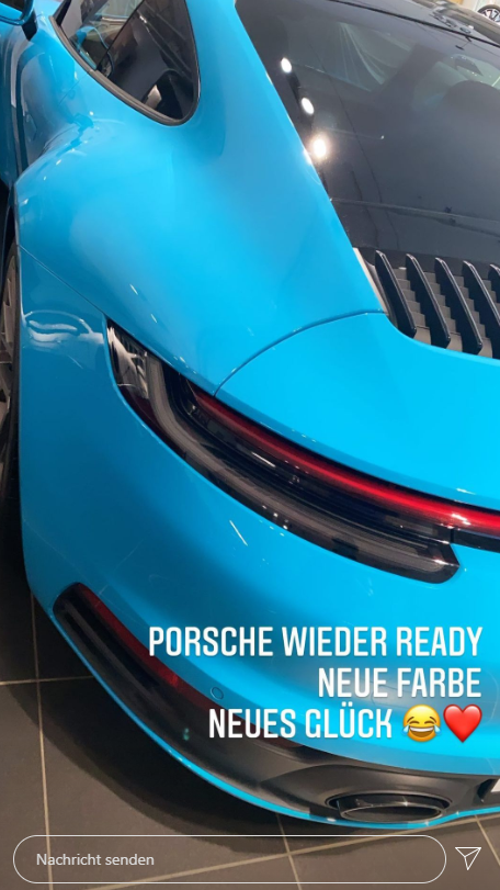 Ufo zeigt sein frisch foliertes Auto.