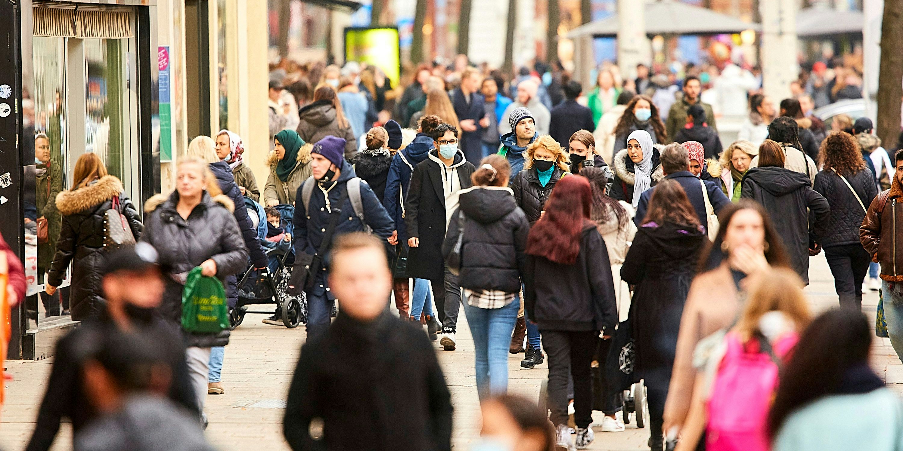 Wenn die Geschäfte wieder aufsperren, sollen sie es auch Sonntag dürfen. Damit sollen solche Szenen vermieden werden.