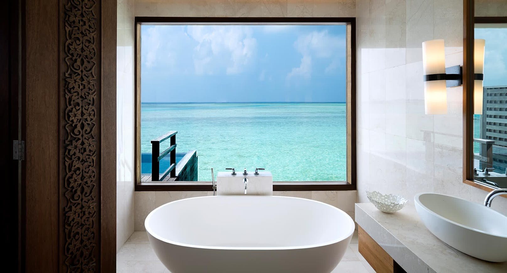 Diesen Ausblick könntest du das ganze nächste Jahr im&nbsp;Malediven-Luxus-Resort Anantara Veli genießen.