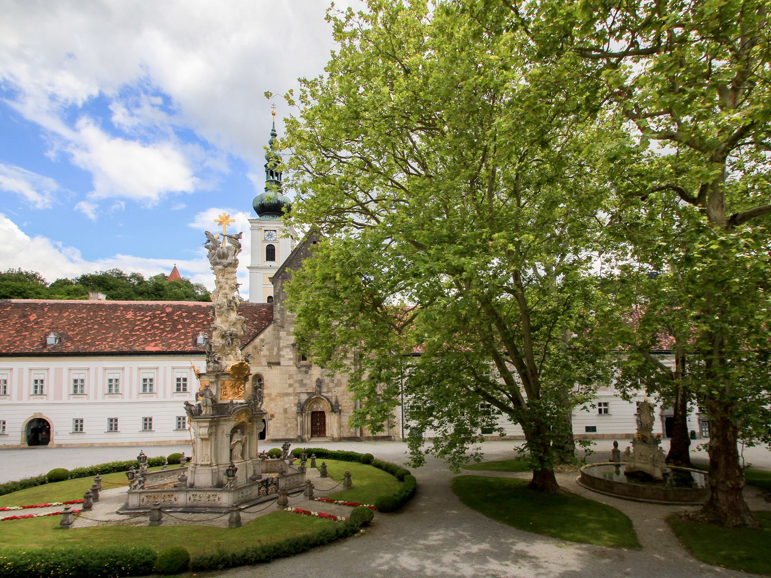 Im Stift Heiligenkreuz wurde ein Priester positiv auf Corona getestet.