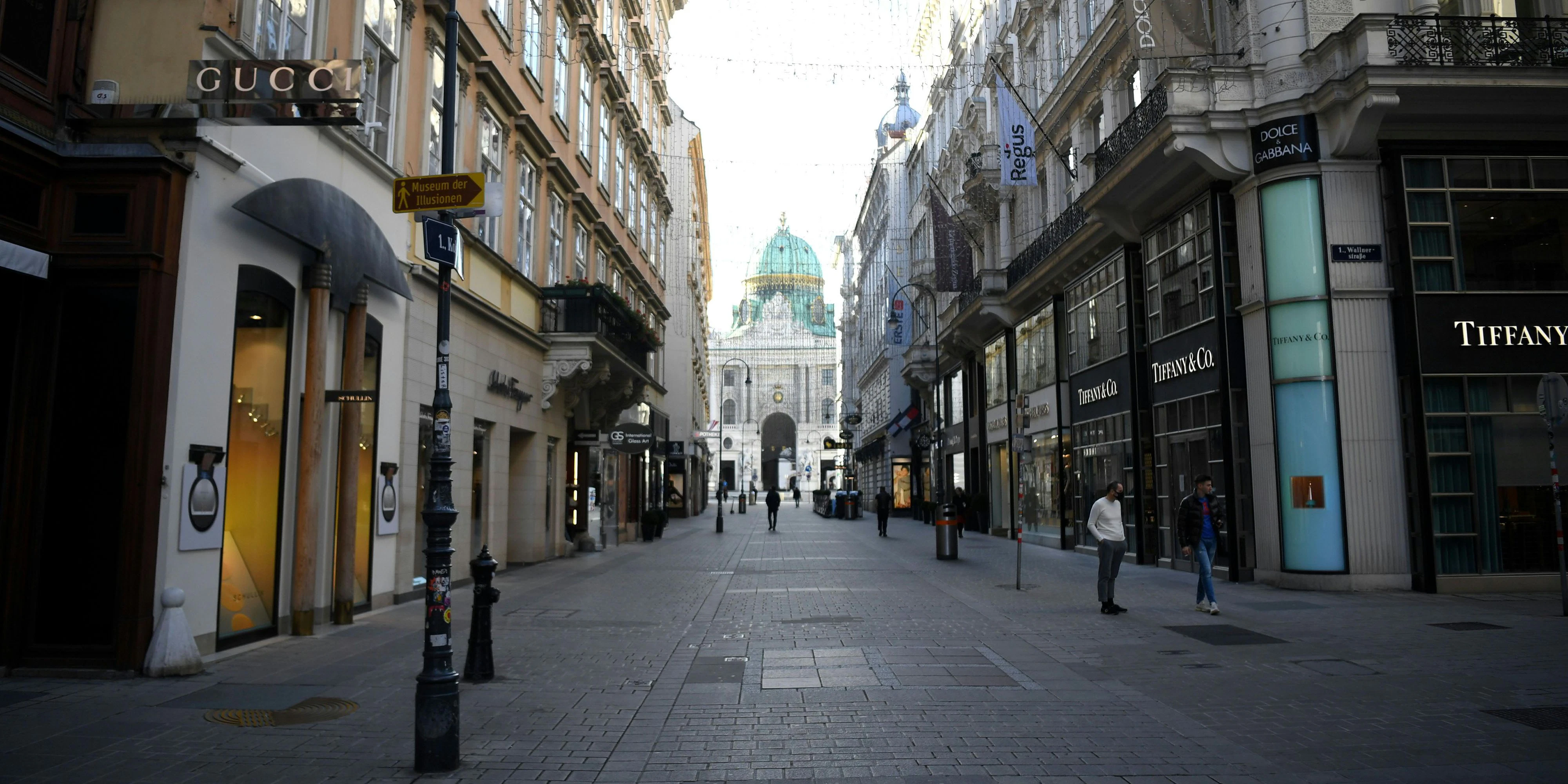 Download von www.piDie Situation am Kohlmarkt in der Wiener Innenstadt während des 2. Lockdowns aufgenommen am Dienstag, 17. November 2020cturedesk.com am 19.11.2020 (09:07). ABD0068_20201117 - WIEN - ÖSTERREICH: Die Situation am Kohlmarkt in der Wiener Innenstadt während des 2. Lockdowns aufgenommen am Dienstag, 17. November 2020. Um Mitternacht trat in ganz Österreich der 2. Lockdown zur Eindämmung der Covid-19 Pandemie in Kraft. - FOTO: APA/HELMUT FOHRINGER - 20201117_PD4556 - Rechteinfo: Rights Managed (RM)