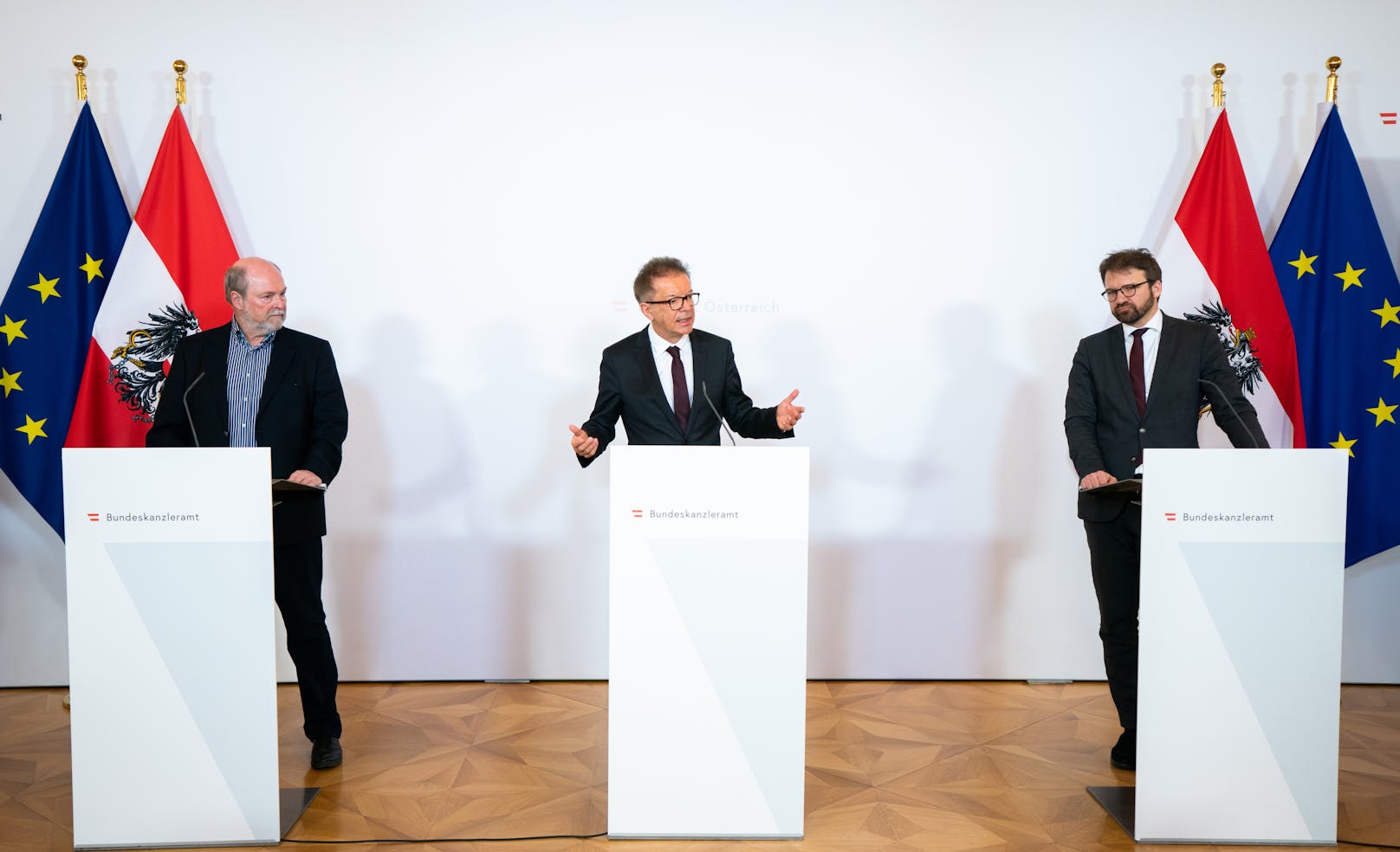 v.l.n.r.: Herwig Kollaritsch, Rudolf Anschober und Herwig Ostermann bei einer Pressekonferenz