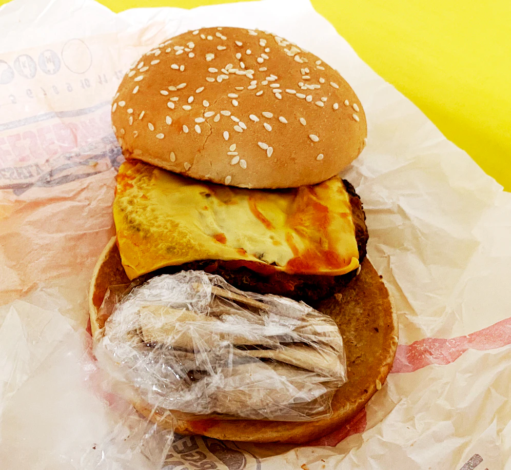 Der Burger hatte einen ungewöhnlichen Zusatzbelag.