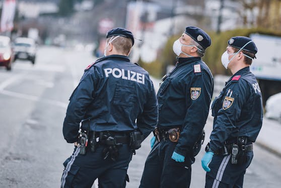 Die Polizei überwacht die Einhaltung der Verordnung. Symbolbild