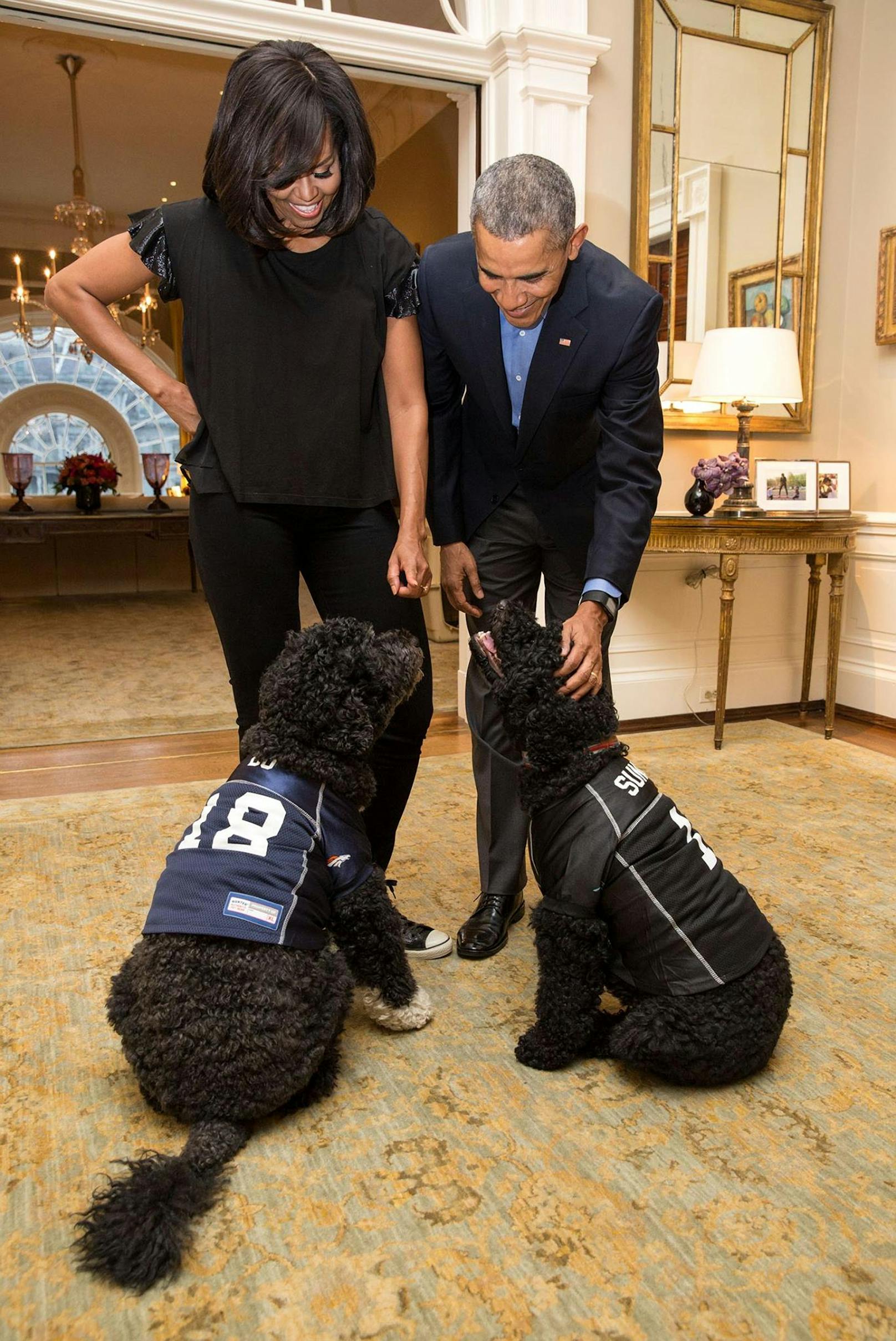 Die Obamas mit ihren Hunden "Bo" und "Sunny". 