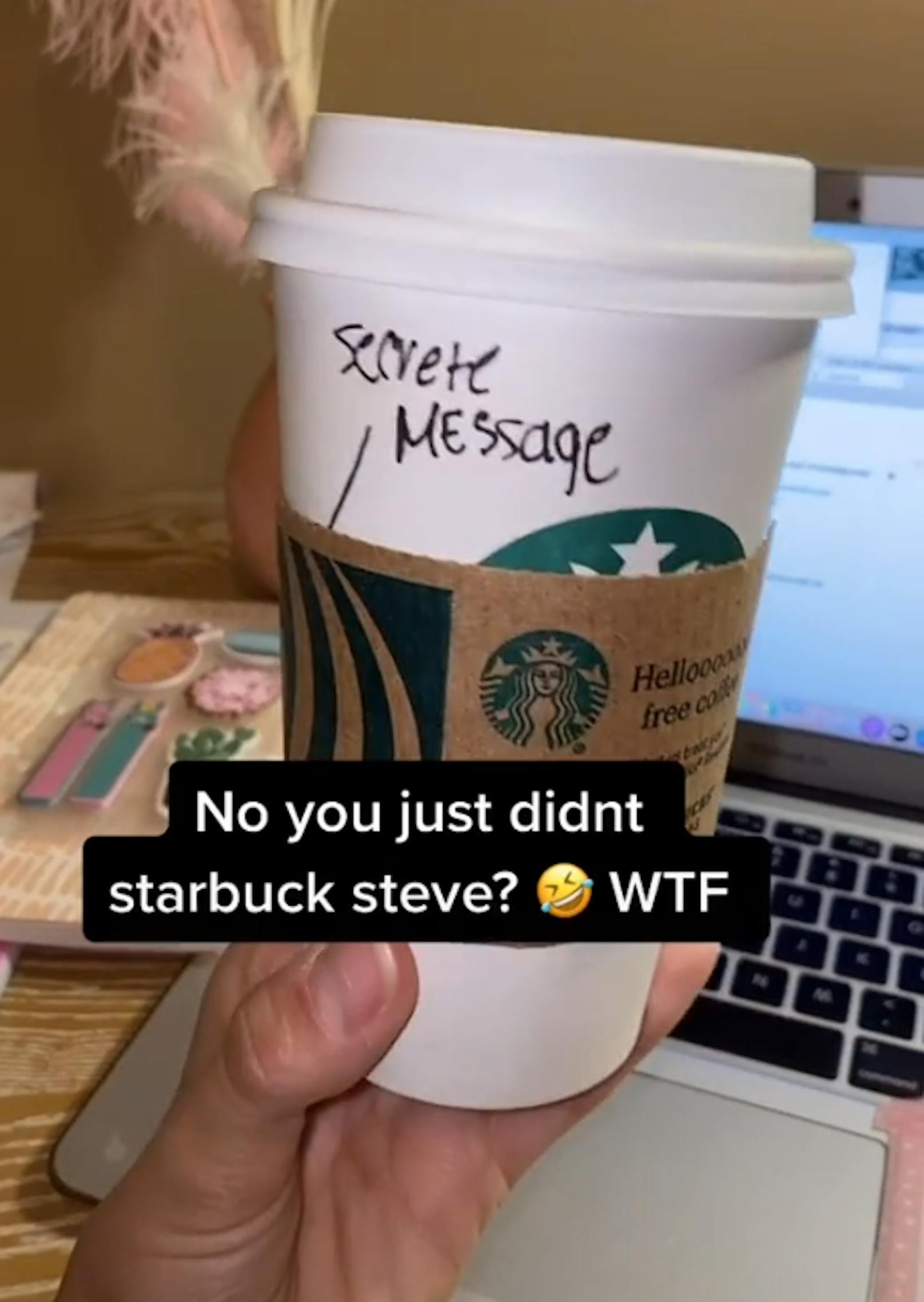 Starbucks-Kundin findet Geheim-Nachricht auf ihrem Becher
