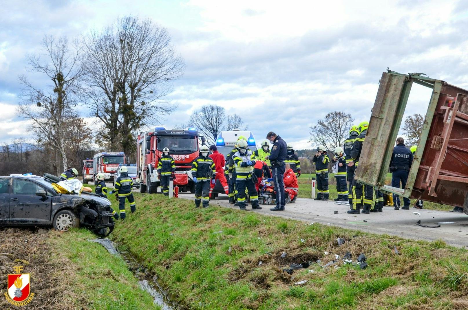 42-Jähriger bei Pkw-Überschlag schwer verletzt