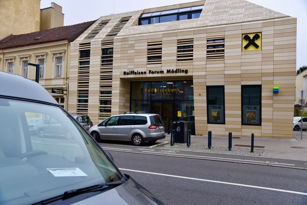 Symbolfoto der Raiffeisenbank in Mödling