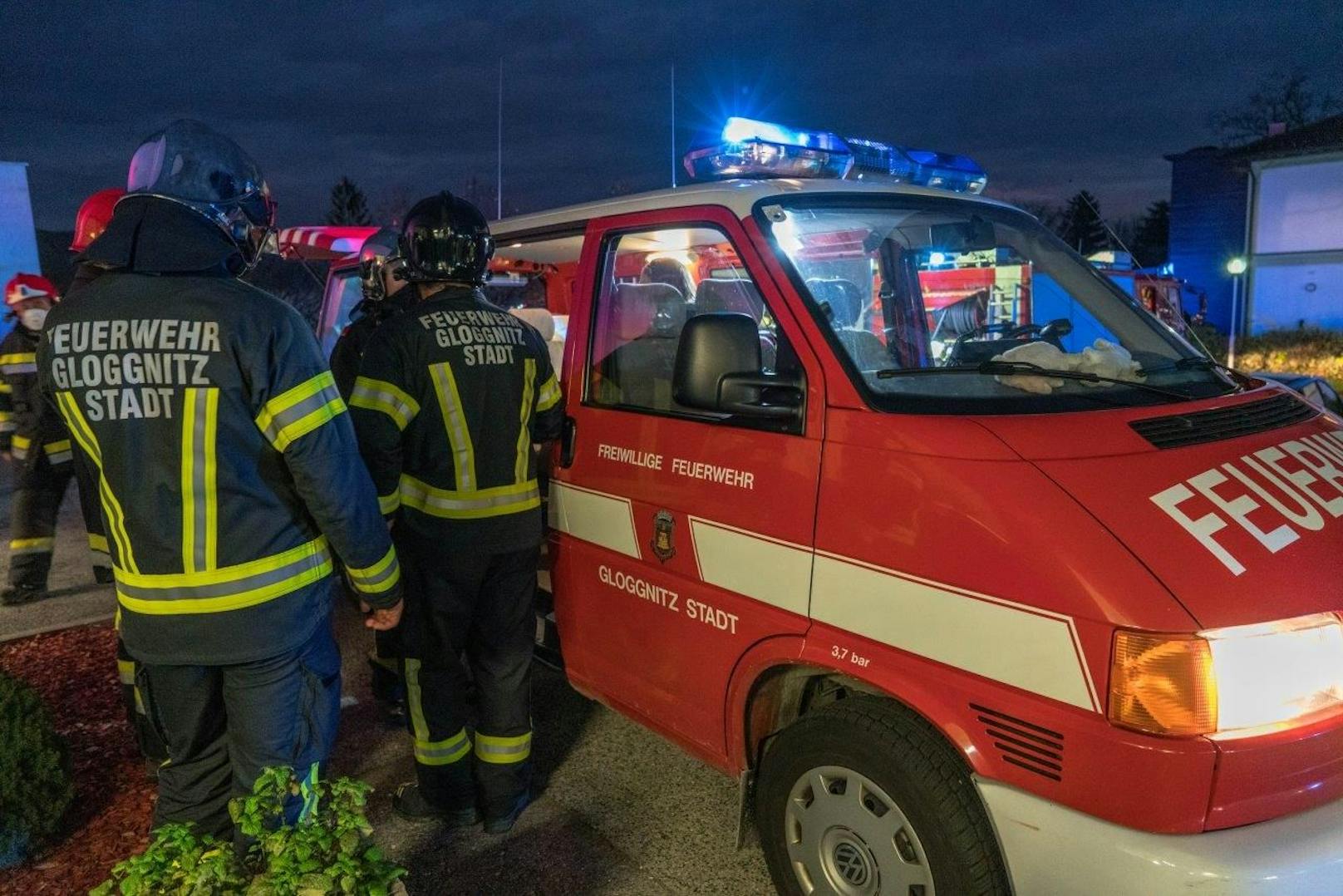 Ein Glimmbrand im Hackschnitzelbunker eines Pflegeheimes in Gloggnitz forderte die Einsatzkräfte.
