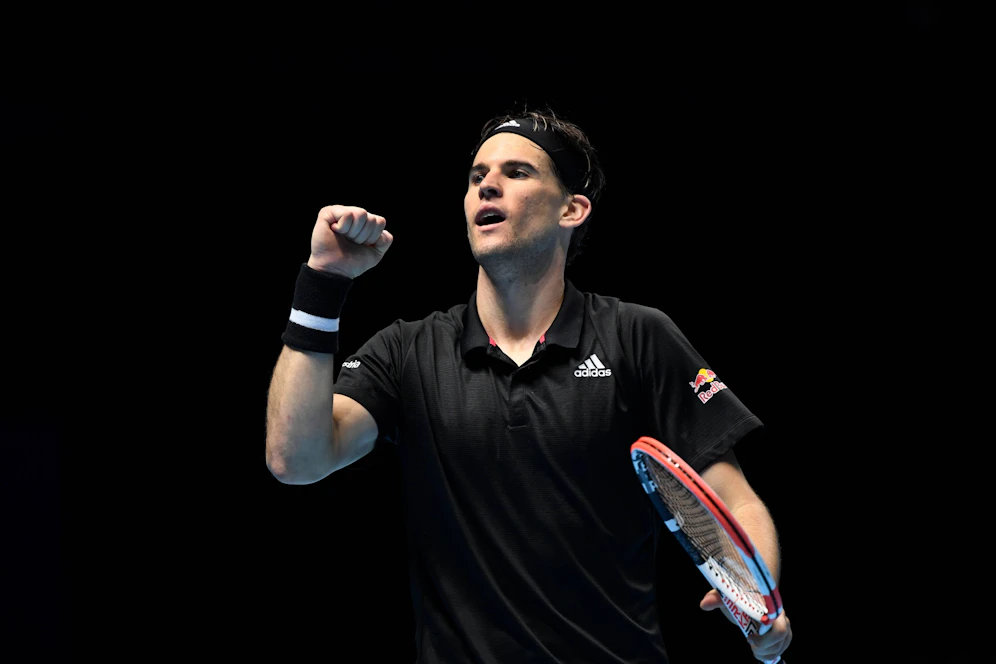 Dominic Thiem schlägt bei den ATP Finals gegen Novak Djokovic auf. 
