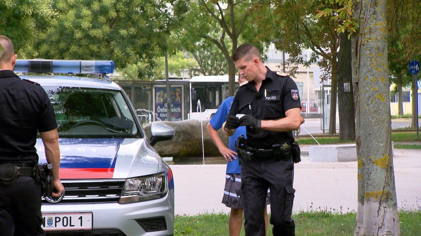 Die "Stadtpolizei Baden" begibt sich auf die Suche nach einem entflohenen Psychiatrie-Patienten.<br>