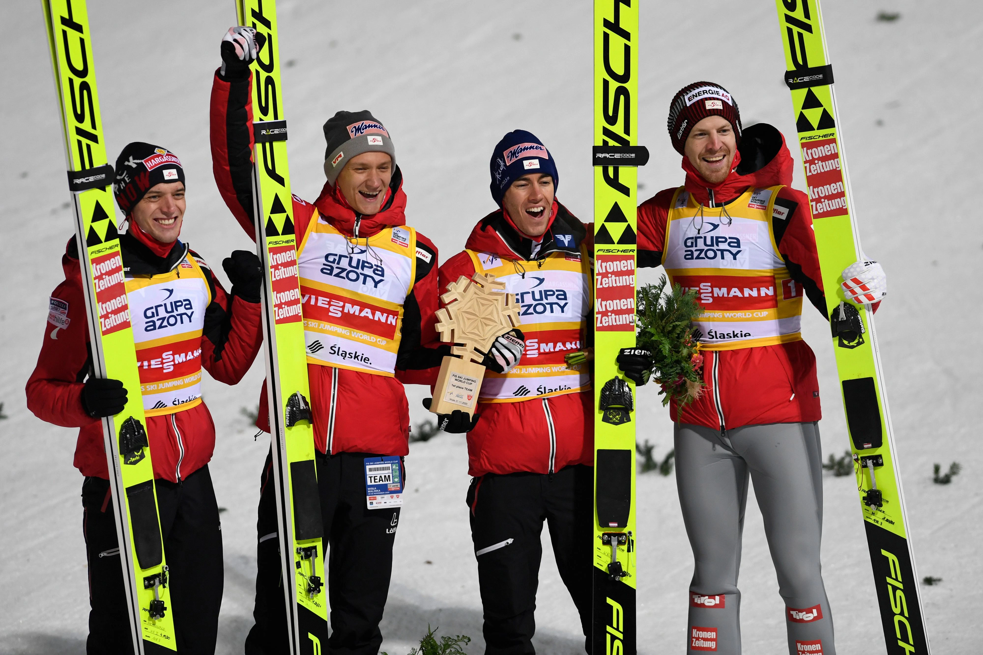 Daniel Huber, Philipp Aschenwald, Stefan Kraft und Michael Hayböck feiern den Sieg im Teambewerb. 