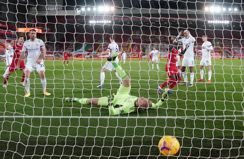 Liverpool besiegte Leicester mit drei Kopfball-Toren.