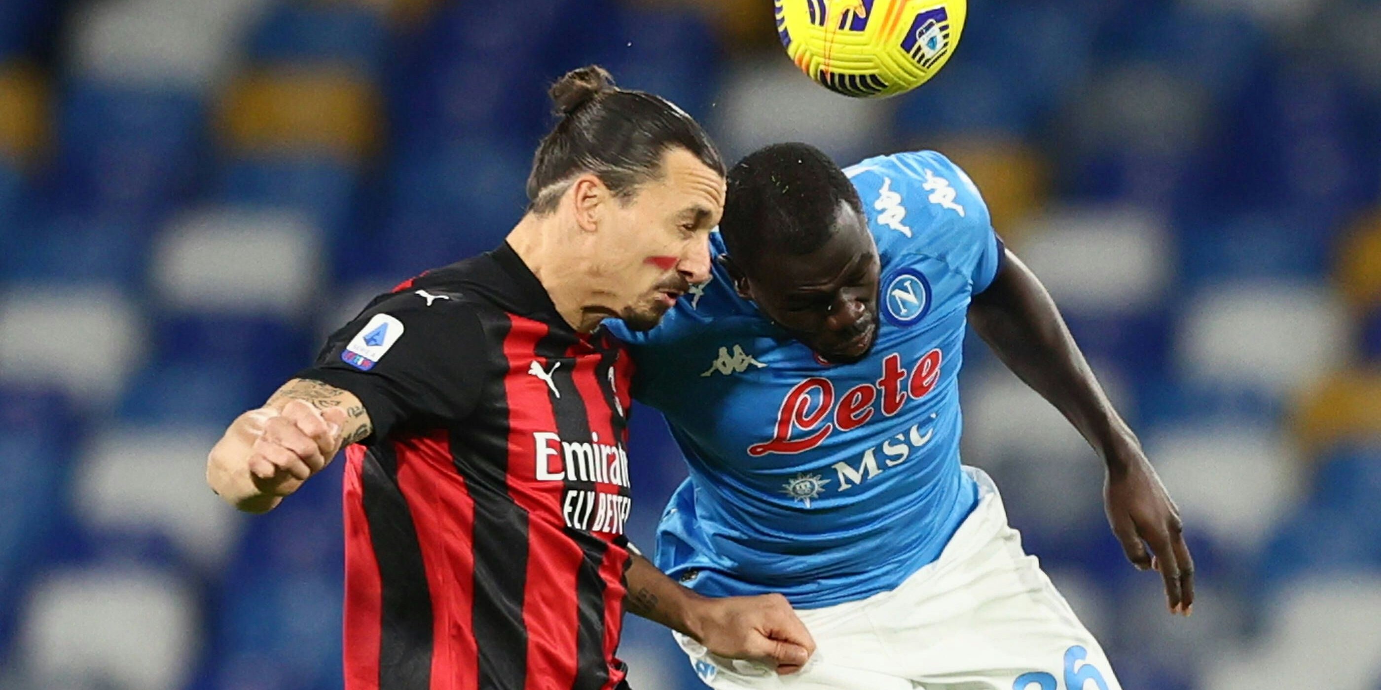 Zlatan Ibrahimovic im Luftkampf mit Kalidou Koulibaly