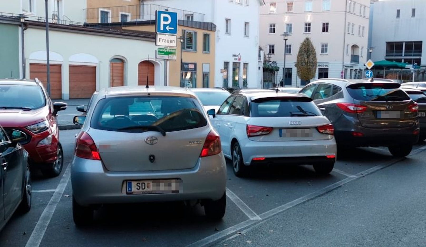In Passau wurden am Samstag mehrere Autos mit Kennzeichen aus OÖ gesehen.