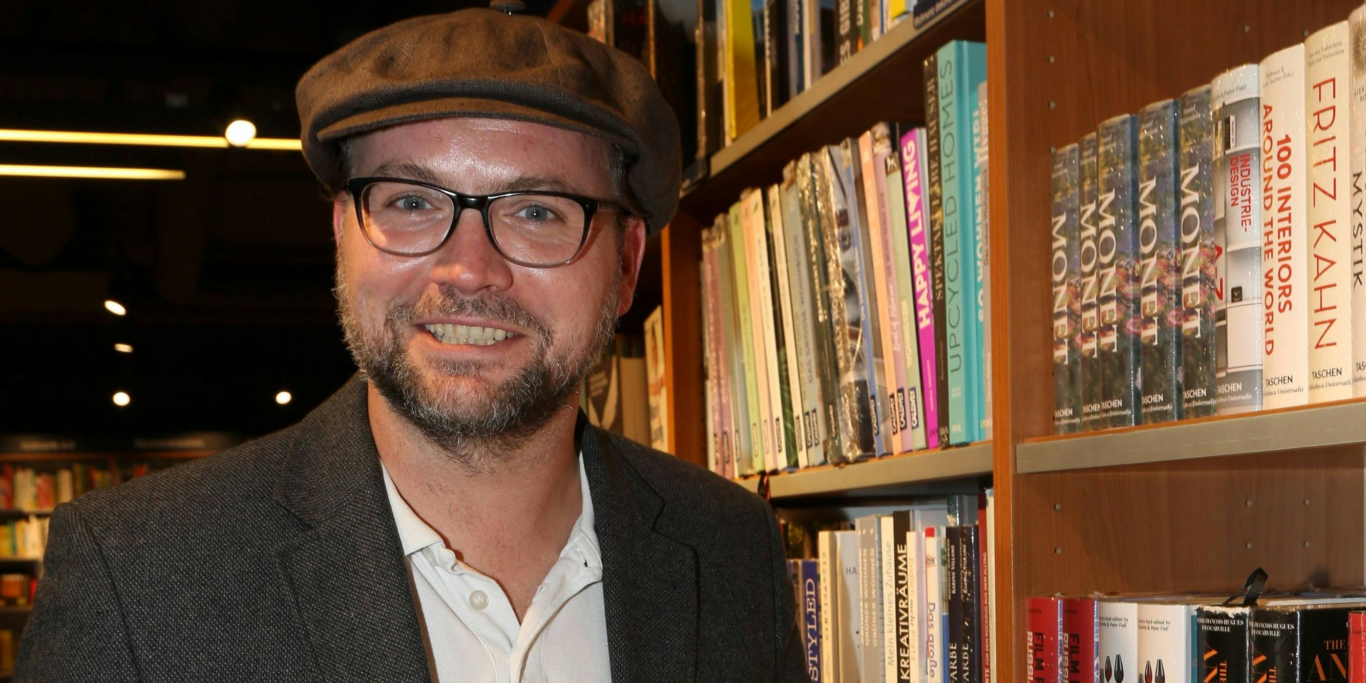 Stipsits signiert jetzt auch online.