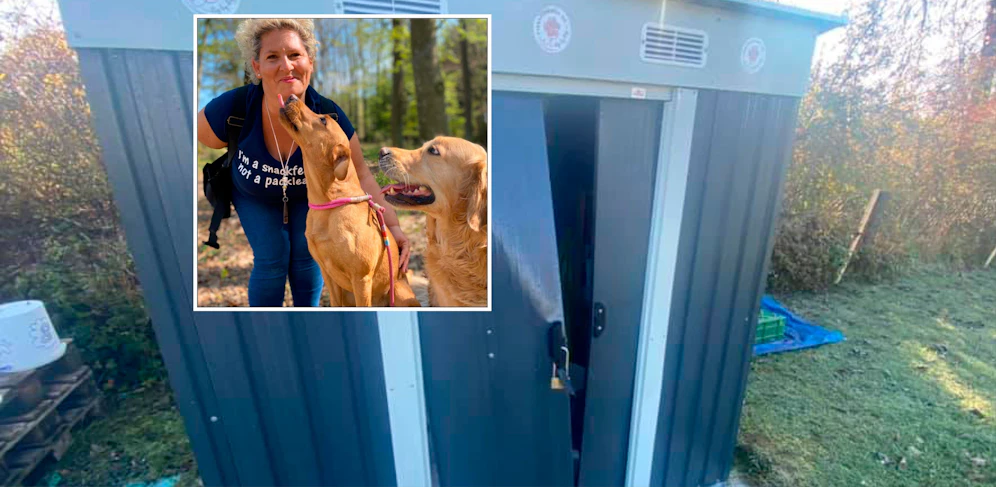 Nicole Lachmair, hier im Bild mit den Hündinnen Moon und Pepper, versteht die Welt nicht mehr. Eine der Hütten der Hundeschule war aufgebrochen worden.&nbsp;