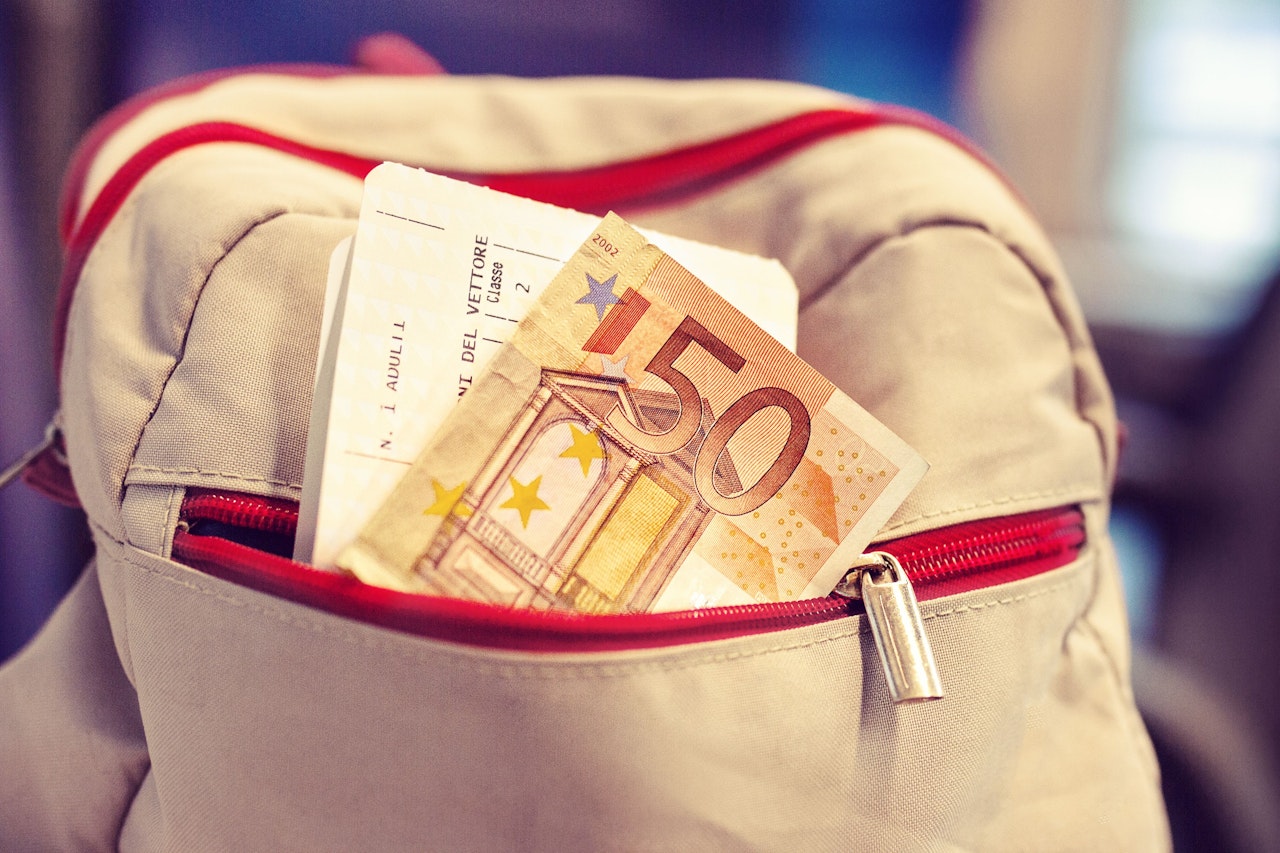 Heute.at - Mann findet Rucksack mit 130.000 Euro, Gold und Silber