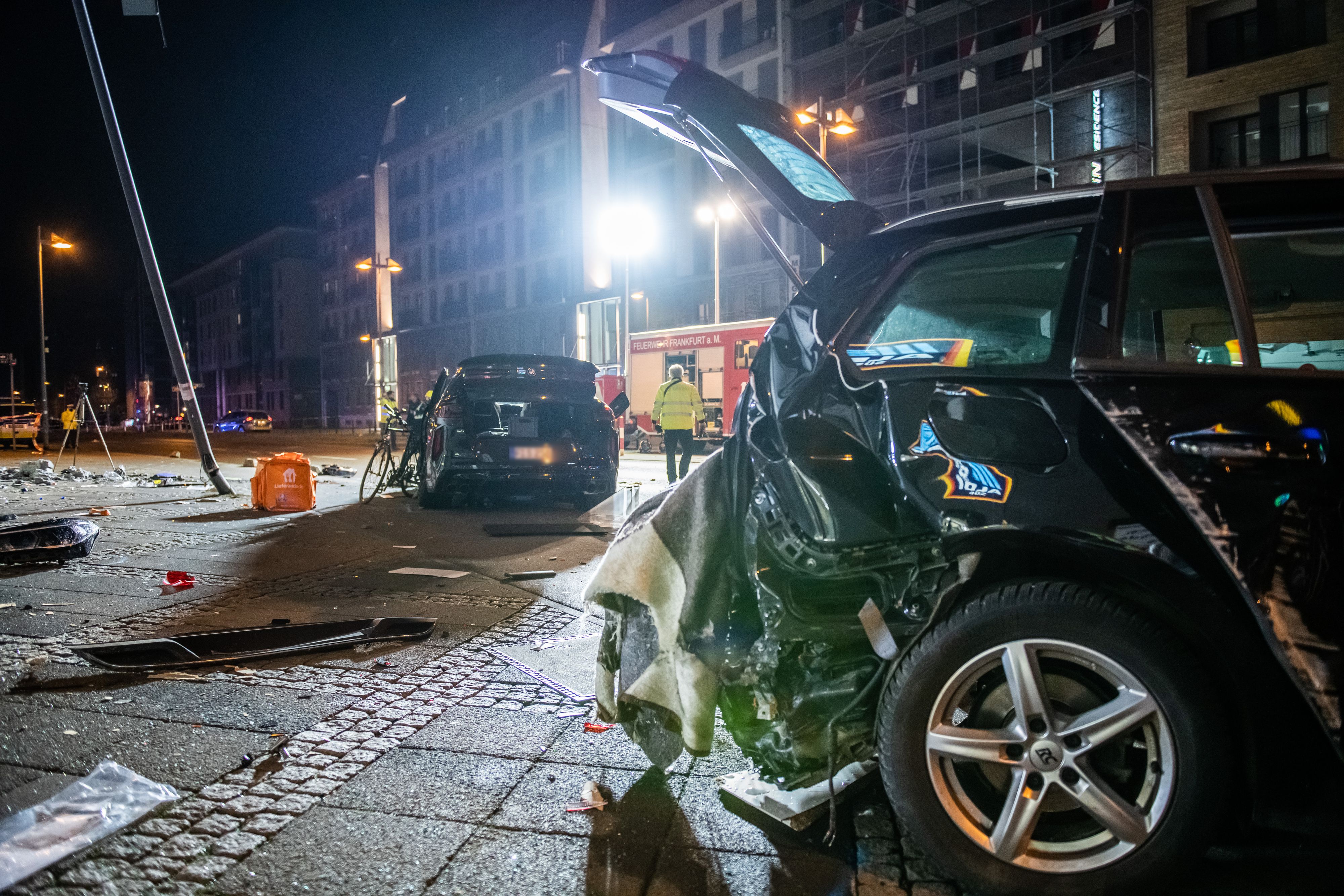 Der SUV erfasste mehrere Menschen. 