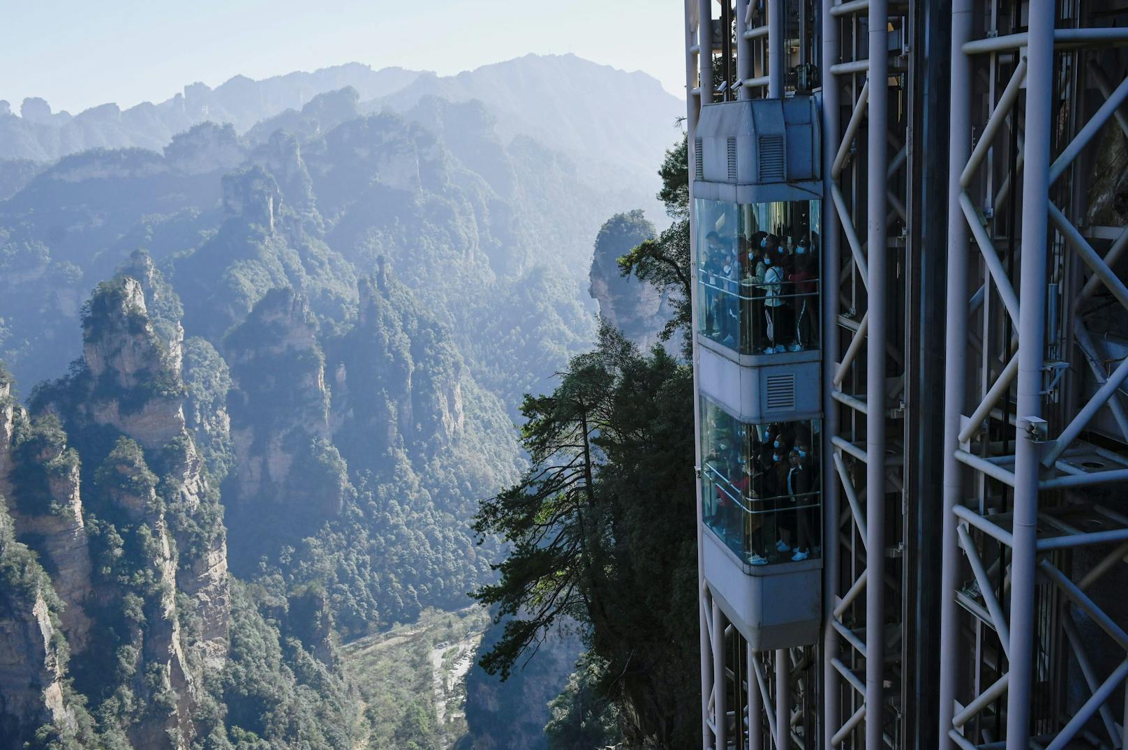 Der Bailong-Lift ist der höchste und größte Outdoor-Lift der Welt. <br>