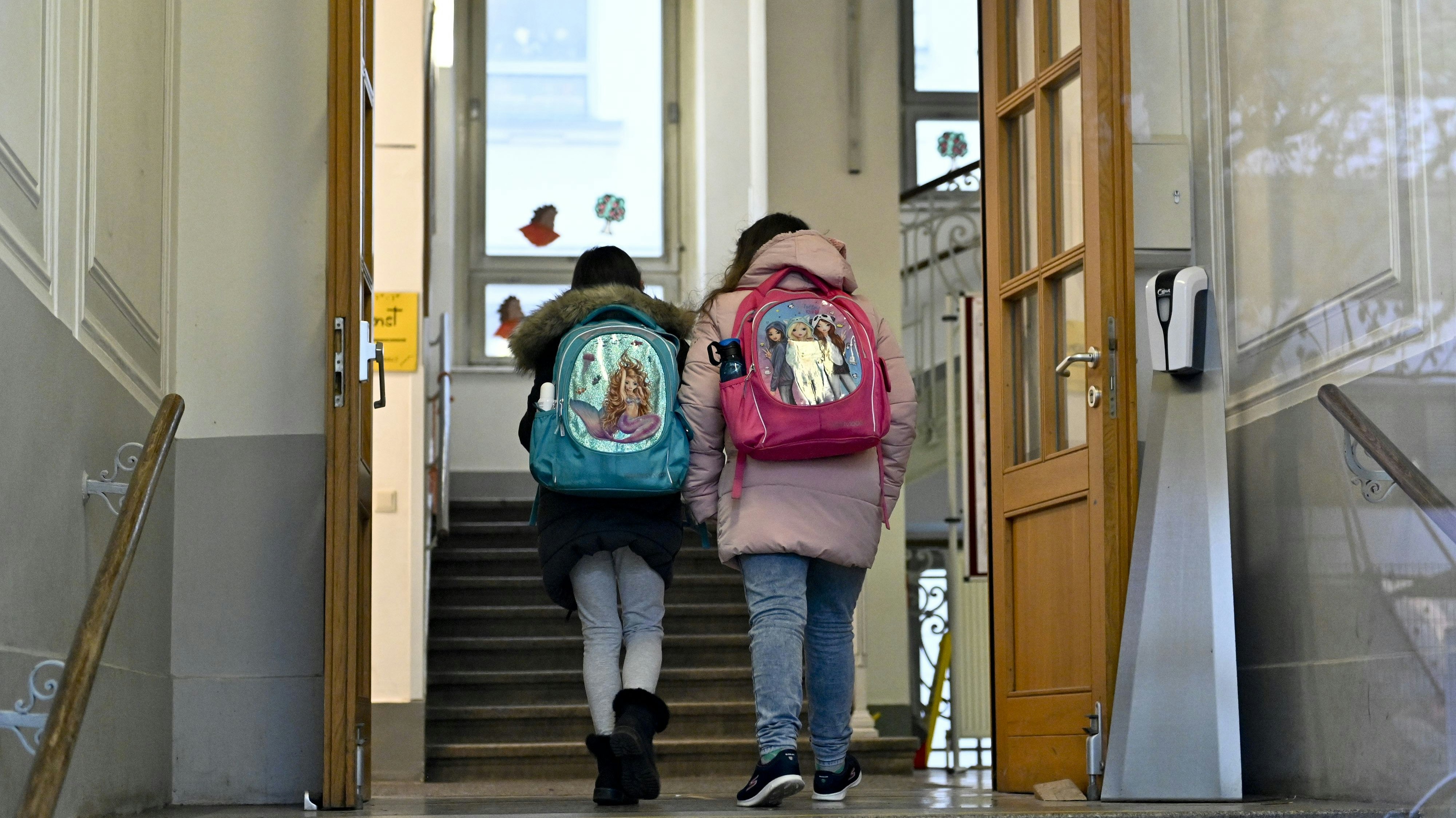 Derzeit werden die Schüler via Distance Learning unterrichtet, ein Betreuungsangebot an den Schulen gibt es aber weiterhin.