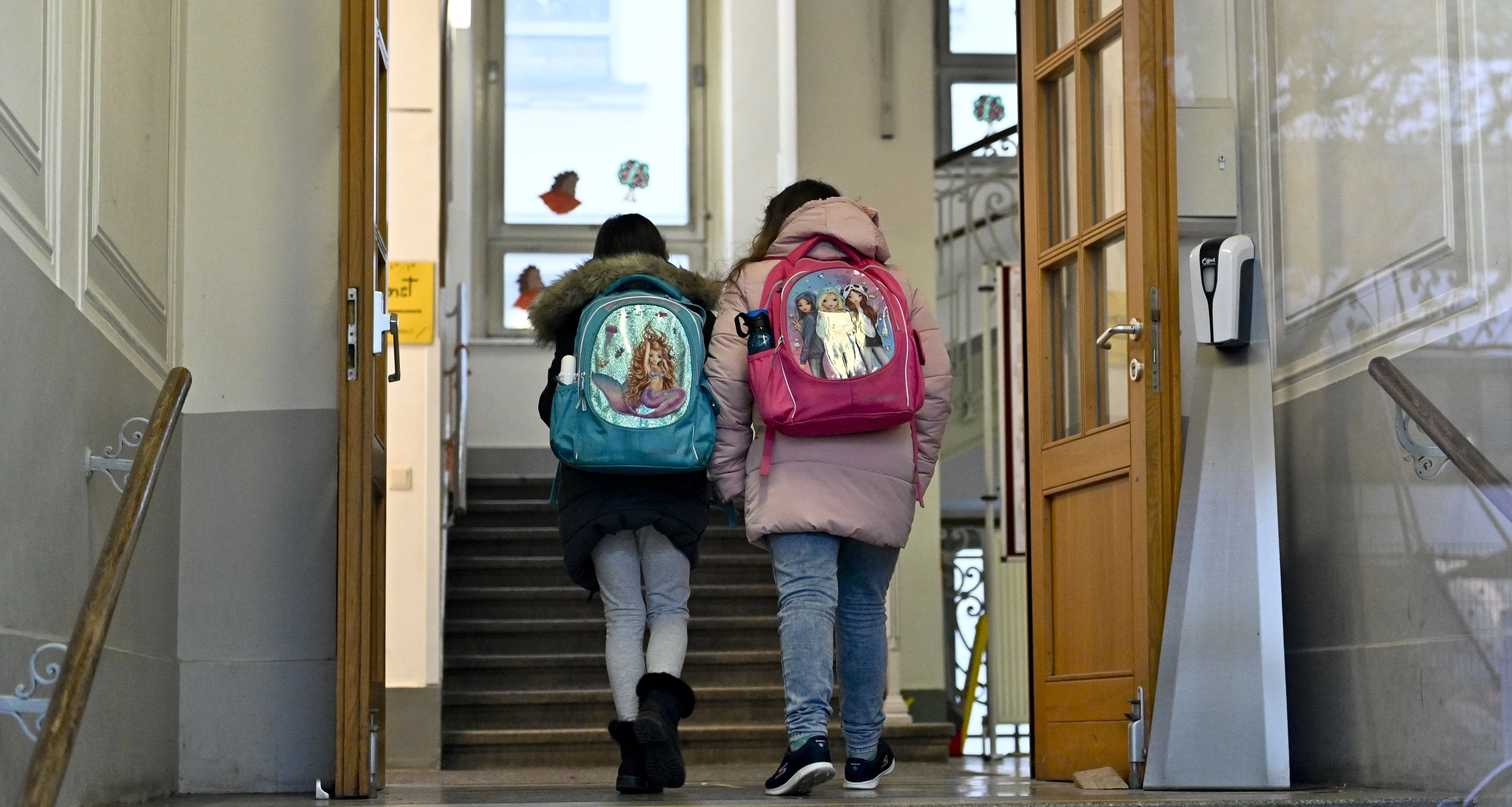 Derzeit werden die Schüler via Distance Learning unterrichtet, ein Betreuungsangebot an den Schulen gibt es aber weiterhin.